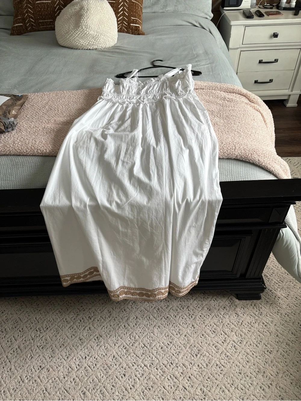 White Embroidered Maxi Dress - Women (with pockets) - Picture 6 of 8